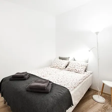 Super Apart Dywizjonu 303 175/58 Daire *